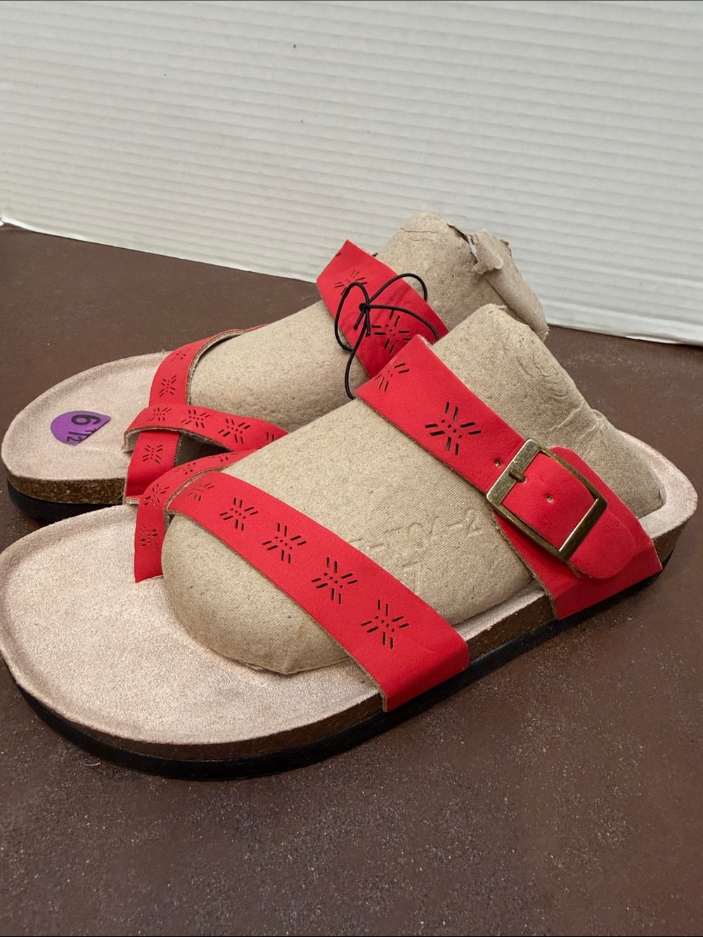 Women's 6.5 Cliffs by White Mountain Red Buckle Slide Sandals